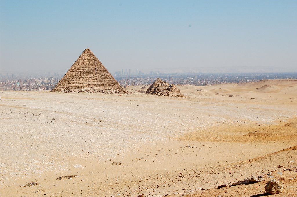 Pyramids of Giza 05